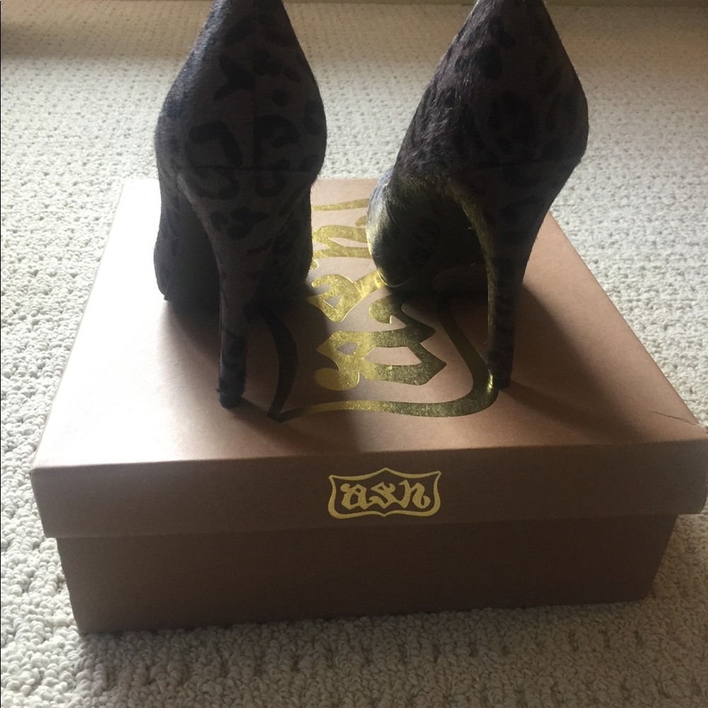 Shoes - Picture 7 of 8